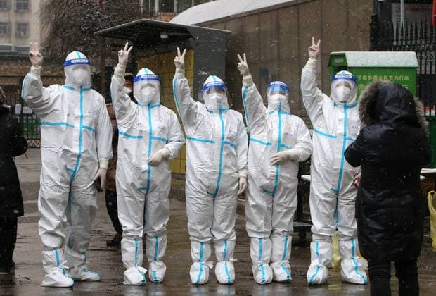XI AN, CHINA - JANUARY 21: Medical members in protective suits pose for a photo at a COVID-19 nucleic acid testing site in the snow on January 21, 2022 in Xi an, Shaanxi Province of China.  Copyright: xVCGx CFP111365844563