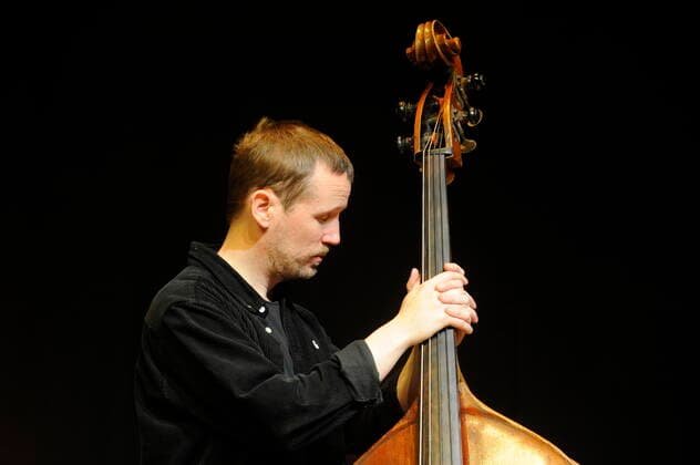 Der schwedische Jazz-Bassist Petter Eldh in der Essener Philharmonie. Swedish jazz bassist Petter Eldh at the Philharmonie Essen. Essen NRW DEU;DE;GERMANY;DEUTSCHLAND;ALLEMAGNE