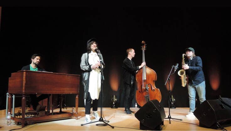 Die Band Speak Low der Schweizer Jazz-Sängerin Lucia Cadotsch mit Kit Downes (org.), Petter Eldh (b.) und Otis Sandsjö (ts.) in der Philharmonie Essen. The band Speak Low of Swiss jazz singer Lucia Cadotsch with Kit Downes (org.), Petter Eldh (b.) and Otis Sandsjö (ts.) at the Philharmonie Essen. Essen NRW DEU;DE;GERMANY;DEUTSCHLAND;ALLEMAGNE