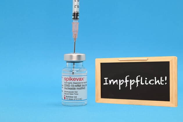 Coronavirus, Impfpflicht Symbolbilder Stock- und Symbolbilder I 21.01.2022 Thema: Impfpflicht Hamburg Neugraben Hamburg Deutschland Copyright: xLobeca FelixxSchlikisx