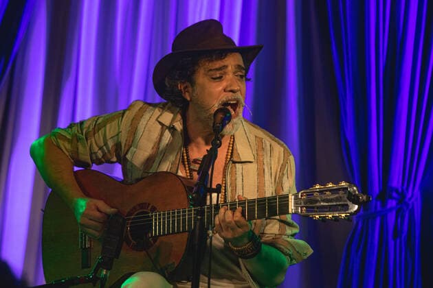 Entertainment Bilder des Tages SÃO PAULO, SP - 21.01.2022: PAULINHO MOSKA NO BLUE NOTE SÃO PAULO - The singer Paulinho Moska performed this Friday night (21) at Blue Note São Paulo in an intimate show of voice and guitar where he presented hits from his career and from his new album & 39;Beleza e Medo& 39;. On Saturday the singer performs again at 20:00 in the same place. x2162363x  YurixMurakami