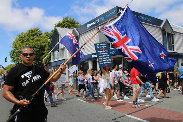 January 22, 2022, Christchurch, Canterbury, New Zealand: Destiny Church, Christchurch Pastor, Derek Tait is seen holding an inverted New Zealand flag during the protest..Protesters take to the streets in the affluent suburb of Merivale in protest against the mandatory Covid19 vaccination. Christchurch New Zealand - ZUMAs197 20220122_zaa_s197_028 Copyright: xAdamxBradleyx