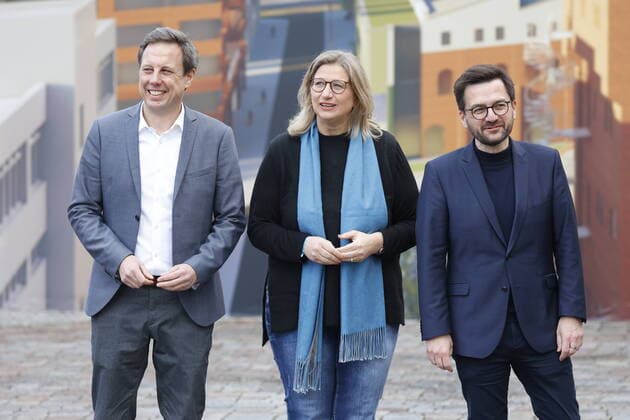 Thomas Losse-Müller, SPD- Spitzenkandidat, Anke Rehlinger, Stellv. Parteivorsitzende, Landesvorsitzende der SPD Saar, Ministerin für Wirtschaft, Arbeit, Energie und Verkehr Saarland , Thomas Kutschaty, Stellv. Parteivorsitzender, MdL, Vorsitzender der SPD-Fraktion im Landtag NRW , Deutschland, Berlin, SPD-Präsidiumsklausur auf dem Gelände des EUREF-Campus *** Thomas Losse Müller, SPD top candidate, Anke Rehlinger, Deputy Party Chair, State Chair of the SPD Saar, Minister for Economic Affairs, Labor, Energy and Transport Saarland , Thomas Kutschaty, Deputy Party Chair, MdL, Chairman of the SPD Parliamentary Group in the State Parliament of North Rhine-Westphalia , Germany, Berlin, SPD Executive Committee Retreat on the EUREF Campus site
