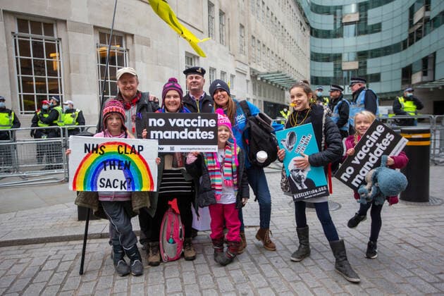 January 22, 2022, London, England, United Kingdom: Thousands of anti-vaccine protesters stage a demonstration outside London headquarters of BBC. London United Kingdom - ZUMAs262 20220122_zip_s262_042 Copyright: xTayfunxSalcix