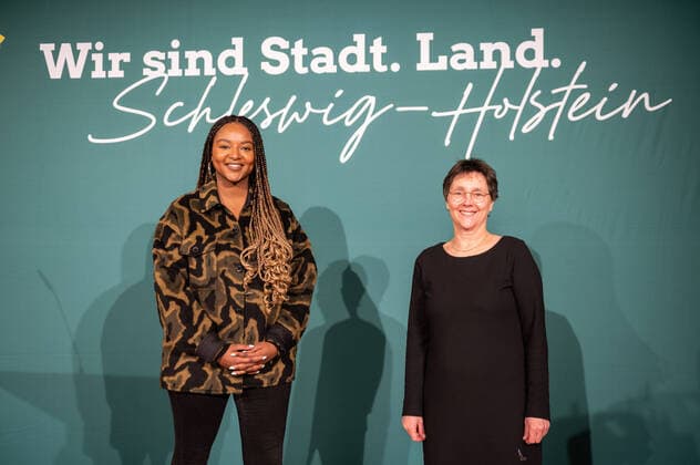 Bilder des Jahres 2022, News 01 Januar News Themen der Woche KW03 News Bilder des Tages Kiel, 22. Januar 2022, Hybrider Landesparteitag von Bündnis 90 Die Grünen in Schleswig-Holstein. Die Delegierten finalisieren die Landesliste und stellen den Programmentwurf zur Landtagswahl 2022 vor. Mit dabei das Spitzenteam zur Landtagswahl Monika Heinold und Aminata TourÃ . *** Kiel, 22 January 2022, Hybrid state party conference of Bündnis 90 Die Grünen in Schleswig Holstein Delegates finalize the state list and present the draft program for the 2022 state election Including the top team for the state election Monika Heinold and Aminata TourÃ