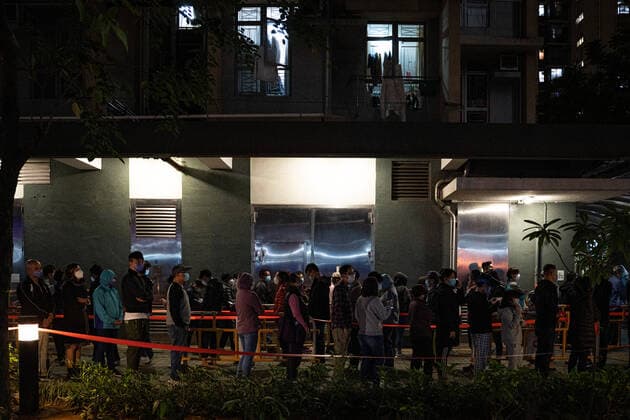 New Outbreak Coronavirus Disease Hong Kong Residents wait in line for a makeshift Covid-19 testing station outside the vacant lot of the Kwai Chung Estate public housing complex in Hong Kong, Saturday, Jan. 22, 2022. Hong Kong China  Copyright: xLeungxManxHeix originalFilename: manhei-notitle220122_npgMs.jpg