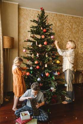 Family decorating christmas tree at home model released property released, EYAF01848