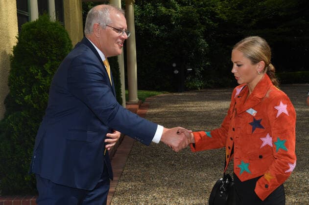 News Bilder des Tages 2022 AUSTRALIAN OF THE YEAR AWARDS MORNING TEA, Prime Minister Scott Morrison and 2021 Australian of the Year Grace Tame during a morning tea for state and territory recipients in the 2022 Australian of the Year Awards at The Lodge in Canberra, Tuesday, January 25, 2022. ( NO ARCHIVING, EDITORIAL USE ONLY, NO USE IN BOOKS WITHOUT CONSENT CANBERRA ACT AUSTRALIA  Copyright: xMICKxTSIKASx 20220125001616760730