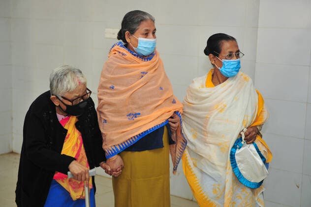 January 25, 2022: 25 January 2022 Sylhet, Bangladesh: Vaccine aspirants waiting to receive covid vaccine dose against the Covid-19 disease at the M A G Osmani medical college & hospital vaccination center in Sylhet. - ZUMAr143 20220125_zap_r143_005 Copyright: xMdxRafayatxHaquexKhanx