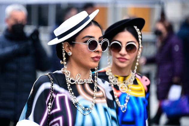 Bilder des Jahres 2022, Entertainment 01 Januar Entertainment Themen der Woche KW04 Entertainment Bilder des Tages Guest au defile Chanel CELEBRITES : Fashion Week - Chanel - Paris - 25 01 2022 FedericoPestellini Panoramic 
