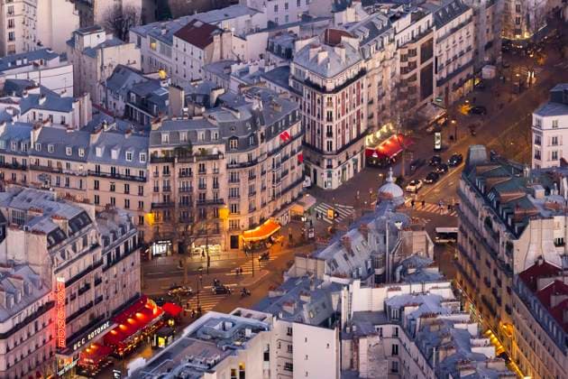 Paris, France January 14, 2022 - View of the French capital at dusk - The Parisian brasseries in the Vavin district VUE DE PARIS, CREPUSCULE, SOIR, ILLUSTRATION, GENERIQUE, TOURISME, FREQUENTATION TOURISTIQUE, ARCHITECTURE, CARTE POSTALE, PATRIMOINE, DESTINATION DE VOYAGE, CITYBREAK, MONUMENT, VAVIN, BRASSERIE PARISIENNE, BOULVEARD, NUIT  Copyright: xVincentxIsorex