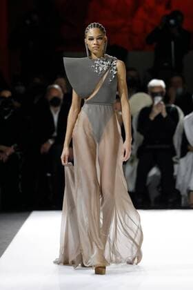 Bilder des Jahres 2022, Entertainment 01 Januar Entertainment Themen der Woche KW04 Entertainment Bilder des Tages Haute Couture-Woche in Paris, Stephane Rolland Modenschau (220126) -- PARIS, Jan. 26, 2022 -- A model presents a creation of Stephane Rolland s Spring Summer 2022 Haute Couture collections during Paris Fashion Week in Paris, France, Jan. 25, 2022. (Photo by Xinhua) FRANCE-PARIS-FASHION WEEK-STEPHANE ROLLAND PieroxBiasion 