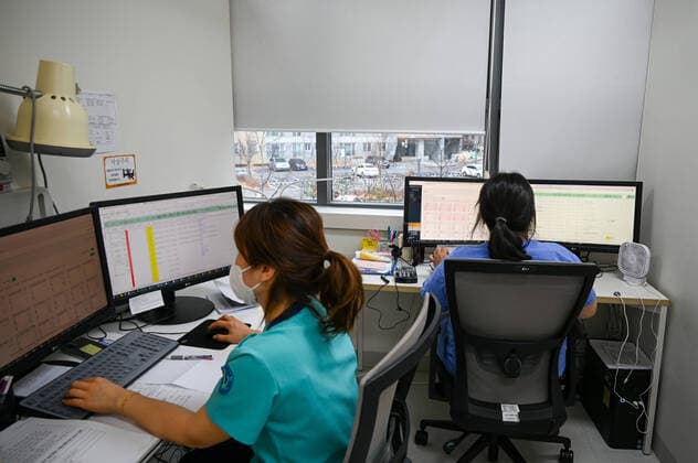 Nurses monitor data on at-home COVID-19 patients at Gyeonggi Provincial Medical Center Anseong Hospital in Anseong, South Korea, a city near Seoul, on January 25, 2022. South Korea is facing a surge of cases driven by the Omicron variant and is shifting its virus management strategy.  SEO2022012508 THOMASxMARESCA