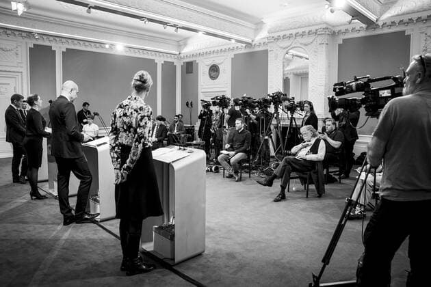 Statsminister Mette Frederiksen (S), Sundhedsminister Magnus Heunicke (S), faglig direktoer i Statens Serum Institut Tyra Grove Krause og direktoer i Sundhedsstyrelsen Soeren Brostroem under pressemoede om coronasituationen i Spejlsalen i Statsministeriet, onsdag den 26. januar 2022.. , Copenhagen Denmark Copyright: RitzauxScanpix MadsxClausxRasmussenx cop104 spdk20220126-212745-L