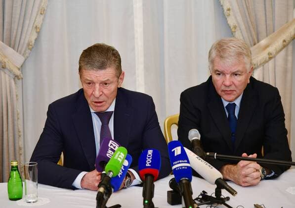 France Normandy Format Talks 6749212 26.01.2022 Kremlin Deputy Chief of Staff Dmitry Kozak talks to the media during a news conference following the talks of advisers to the leaders of the Normandy Four (France, Germany, Russia, Ukraine), in Paris, France. Russian Ambassador to France and Monaco Alexei Meshkov, is at right. Dominique Boutin Sputnik Paris France  Copyright: xDominiquexBoutinx