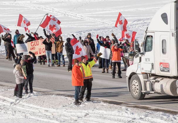 January 27, 2022, Fredericton, New Brunswick, Canada: Close to a thousand people lined the westbound lane of the Trans-Canada Highway at the Nevers Road overpass 10 minutes east of Fredericton in Waasis, New Brunswick. Protesters and supporters drive the Trans Canada Highway as part of a trucking convoy against COVID-19 vaccine mandates. Fredericton Canada  - ZUMAc35_ 20220127_zaf_c35_036 Copyright: xStephenxMacgillivrayx