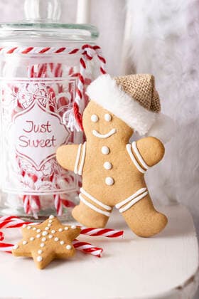 Christmas Santa Claus Hat Hanging On Wood chair, Xmas Concept, Decoration Over Grunge Wooden Background. Copyright: xx 40072394