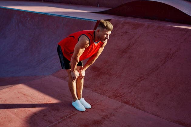 IMAGO Creative: Sport in der Stadt sports man doing exercises on the sports field fitness sports man doing exercises on the sports field fitness. High quality photo Copyright: xx 41039218
