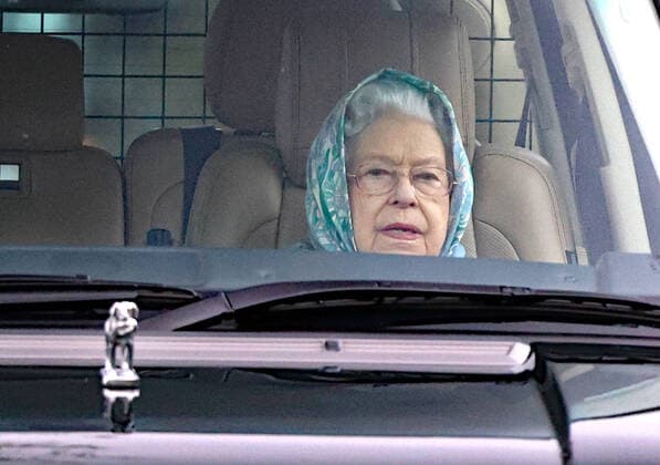 Bilder des Jahres 2022, Entertainment 01 Januar Entertainment Themen der Woche KW04 Entertainment Bilder des Tages Queen Elizabeth II is seen out and about on the Sandringham Estate. Her Majesty normally spends her Christmas break in Norfolk, but due to the Covid pandemic she has missed the last two. It is also the first time she has spent her winter break in Sandringham since the death of her beloved husband Prince Philip The Duke of Edinburgh. Queen Elizabeth II, Sandringham, Norfolk, UK, on January 28, 2022 