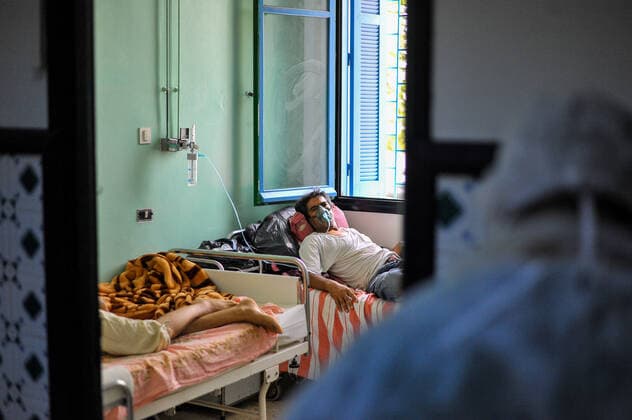 January 27, 2022, Tunis, Tunisia: Tunis, Tunisia. January 27, 2022. Patients with the Covid-19 virus are treated at the Charles de Gaulle hospital in Tunis, Tunisia. Covid-19 infections have continued to increase in Tunisia in January 2022, with the government imposing a curfew and preventive measures to contain the spread of the virus Tunis Tunisia - ZUMAd99_ 20220127_zap_d99_002 Copyright: xHasanxMradx
