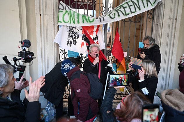 January 28, 2022, Turin, Italy: No Green pass leave the rectorate at the end of their protest in Turin, Italy, 28 January 2022. ANSA ALESSANDRO DI MARCO Turin Italy - ZUMAa110 20220128_zaf_a110_047 Copyright: xAlessandroxDixMarcox