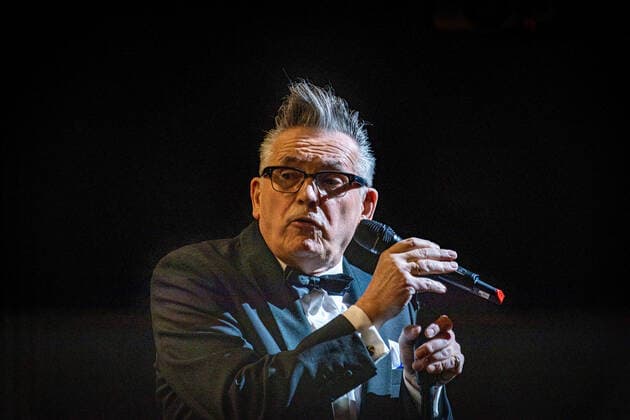 Neujahrskonzert 2022 DEU, Deutschland, Nordrhein-Westfalen, Münster, 28.01.2022: Theater Münster Sinfonieorchester Münster (Musikalische Leitung GMD Golo Berg) und die Götz Alsmann Band Neujahrskonzert aufgrund der pandemischen Lage findet das Neujhahrskonzert erst jetzt statt Götz Alsmann