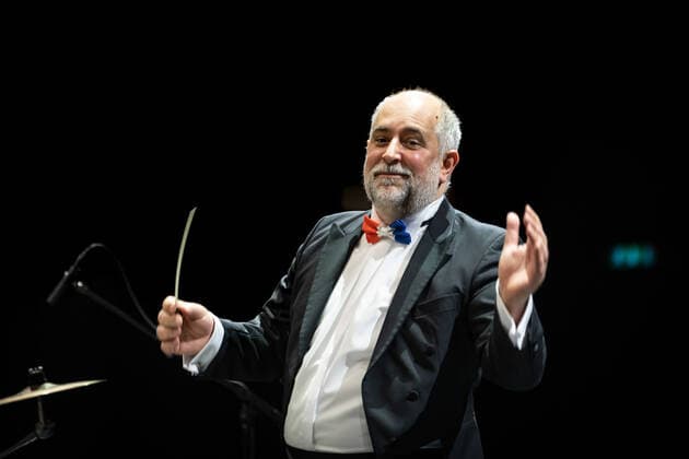 Neujahrskonzert 2022 DEU, Deutschland, Nordrhein-Westfalen, Münster, 28.01.2022: Theater Münster Sinfonieorchester Münster (Musikalische Leitung GMD Golo Berg) und die Götz Alsmann Band Neujahrskonzert aufgrund der pandemischen Lage findet das Neujhahrskonzert erst jetzt statt GMD Golo Berg