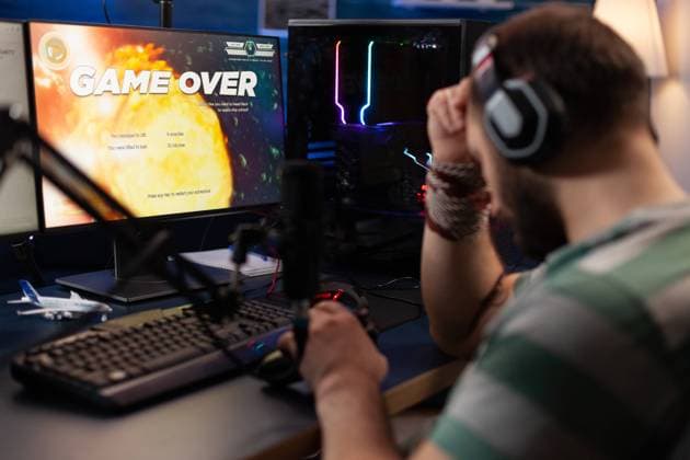 Adult playing video games on live stream with chat Adult playing video games on live stream with chat and losing. Man using headphones and microphone to broadcast gameplay, streaming lost game on computer. Gamer live streaming online. Copyright: xPhotographer:xDragosxCondreax 43264916