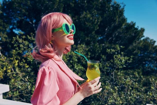 IMAGO Creative, Lifestyle, Barbiecore portrait of beautiful woman happiness vacation sunny summer cocktail Drinking alcohol portrait of beautiful woman happiness vacation sunny summer cocktail Drinking alcohol. High quality photo Copyright: xx 43759290