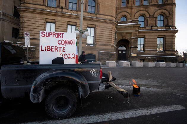 January 30, 2022, Ottawa, ON, CAN: A fire in a can is seen behind a pickup truck parked outside the Office of the Prime Minister and Privy Council during a rally against COVID-19 restrictions on Parliament Hill, which began as a cross-country convoy protesting a federal vaccine mandate for truckers, in Ottawa, on Sunday, Jan. 30, 2022. Ottawa CAN  - ZUMAc35_ 20220130_zaf_c35_016 Copyright: xJustinxTangx