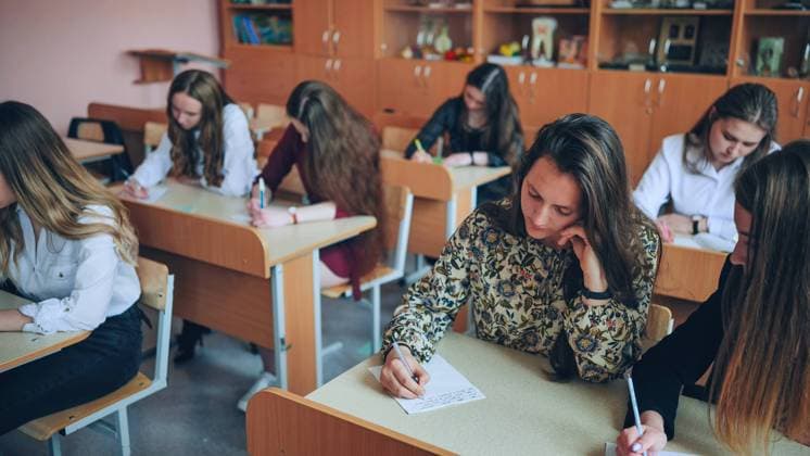 IMAGO Creative: Neue Aussichten Pupils of the 11th grade in the class at the desks during the lesson. Russian school. Pupils of the 11th grade in the class at the desks during the lesson. Russian school Copyright: xx 44012656