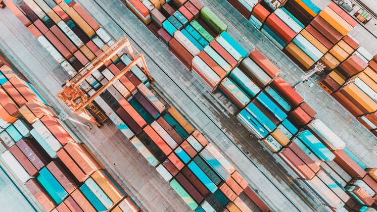 IMAGO Creative: Business, Inflation und Lieferketten Aerial view of shipping container port terminal. Colourful pattern of containers in harbor. Maritime logistics global inport export trade transportation. Aerial view of shipping container port terminal. Colourful pattern of containers in harbor. Maritime logistics global inport export trade transportation Copyright: xMatejxKastelicx 44077694
