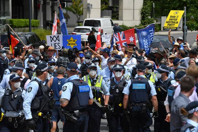 COVID19 VACCINATION PROTEST CANBERRA, Protesters and police are seen during an anti-vaccination rally outside the National Press Club of Australia where Prime Minister Scott Morrison spoke in Canberra, Tuesday, February 1, 2022. ( NO ARCHIVING, EDITORIAL USE ONLY, NO USE IN BOOKS WITHOUT CONSENT CANBERRA ACT AUSTRALIA  Copyright: xMICKxTSIKASx 20220201001618955900