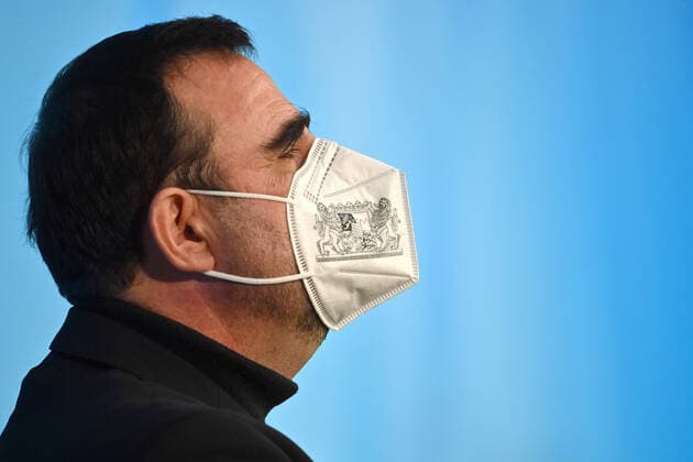 Klaus HOLETSCHEK (CSU,Gesundheitsminister Bayern) im Profil mit ffp2 Mundschutz,Maske, Einzelbild,angeschnittenes Einzelmotiv,Portraet,Portrait,Porträt. Pressekonferenz der Bayerischen Staatsregierung am 01.02.2022 im Prinz Carl Palais in Muenchen.