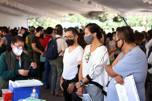 Sputnik V Booster Vaccination Campaign MEXICO CITY, MEXICO - FEBRUARY 1, 2022: A nurse prepares the booster dose of Sputnik V vaccine inside Campo Marte during the vaccination campaign to prevent infections of Covid-19 variants. On February 1, 2022 in Mexico City; Mexico. (Photo by Luis Barron Eyepix Group) Copyright: xLuisxBarronx xEyepixxGroupx EYEPIXGROUP_LB_01022022_55224