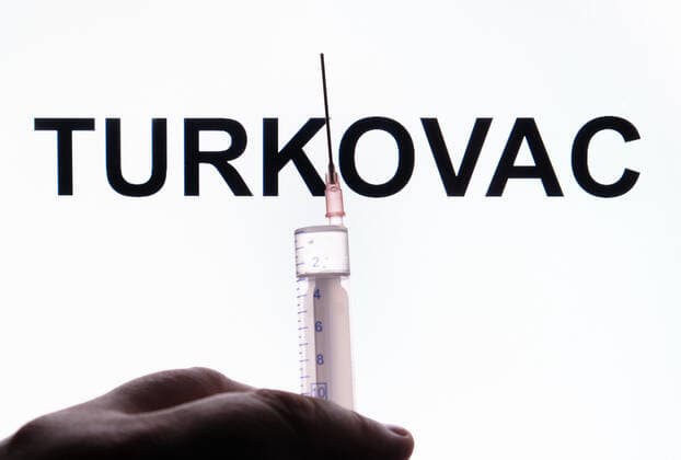 Coronavirus, Turkovac Impfstoff aus der Türkei, Symbolbilder Turkovac Symbolbild Covid-19 Impfstoffdose mit Spritze Corona-Impfstoff