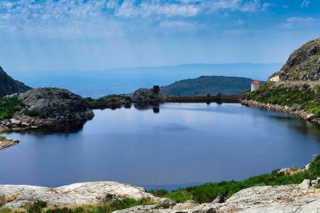 IMAGO Nature: Unsere Erde, Energiequellen, Wasserkraft  Staudamm, Künstlicher See, Serra da Estrela, Portugal, Europa Copyright: imageBROKER/G&MxTherin-Weise ibxgab08145750.jpg