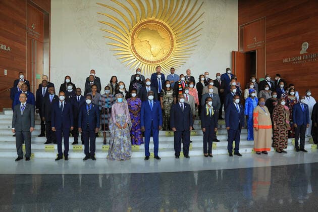Bilder des Jahres 2022, News 02 Februar News Themen der Woche News Bilder des Tages (220202) -- ADDIS ABABA, Feb. 2, 2022 () -- Leaders of the African Union (AU) commission and United Nations Economic Commission for Africa pose for photos with representatives from African countries at the meeting hall of the AU headquarters in Addis Ababa, Ethiopia, on Feb. 2, 2022. The 40th ordinary session of the Executive Council of the African Union (AU) kicked off on Wednesday with leaders of the AU commission and United Nations Economic Commission for Africa (UNECA) expressing concern over increasing security threats including unconstitutional change of government and infectious diseases such as COVID-19 across the African continent. () ETHIOPIA-ADDIS ABABA-AU-EXECUTIVE COUNCIL-ORDINARY SESSION-KICKING OFF Xinhua 