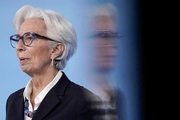 Pressekonferenz der EZB Europaeische Zentralbank Aktuell, 03.02.2022, Frankfurt, Christine Lagarde Praesidentin der Europaeischen Zentralbank im Portrait mit Spiegelung bei der heutigen Pressekonferenz in der EZB Europaeischen Zentralbank in Frankfurt Frankfurt Hessen Deutschland *** Press Conference of the ECB European Central Bank Current, 03 02 2022, Frankfurt, Christine Lagarde President of the European Central Bank in portrait with reflection at todays press conference at the ECB European Central Bank in Frankfurt Frankfurt Hesse Germany
