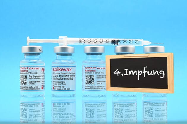 Stock- und Symbolbilder I 03.02.2022 Thema: Booster-Impfung, Booster, weitere Auffrischungsimpfung, Auffrischung, 4. Impfung, 2. Booster Impfung, zweite Booster Impfung, Doppel Booster Hamburg Neugraben Hamburg Deutschland Copyright: xLobeca FelixxSchlikisx
