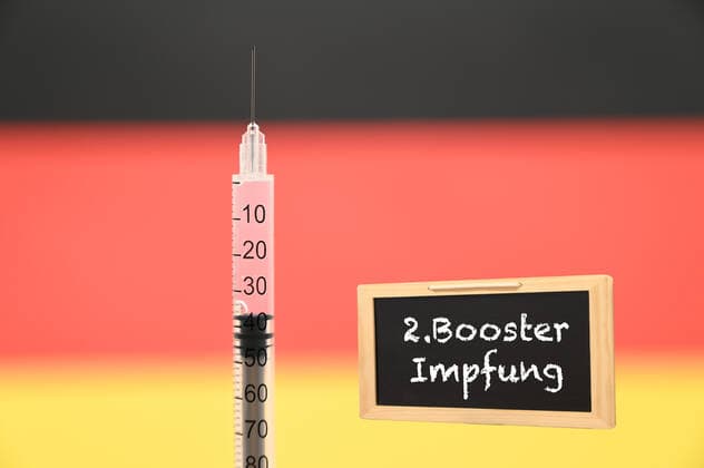 Stock- und Symbolbilder I 03.02.2022 Thema: Booster-Impfung, Booster, weitere Auffrischungsimpfung, Auffrischung, 4. Impfung, 2. Booster Impfung, zweite Booster Impfung, Doppel Booster Hamburg Neugraben Hamburg Deutschland Copyright: xLobeca FelixxSchlikisx