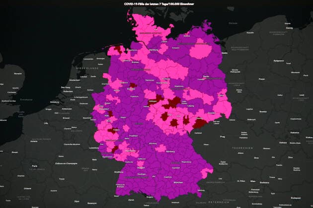 Dashboard des RKI, die 7-Tage-Inzidenz steigt und liegt nun bei 1349,5 7-Tage-Inzidenz, Dashboard des RKI auf einem Monitor am 04.02.2022 in Siegen Deutschland.