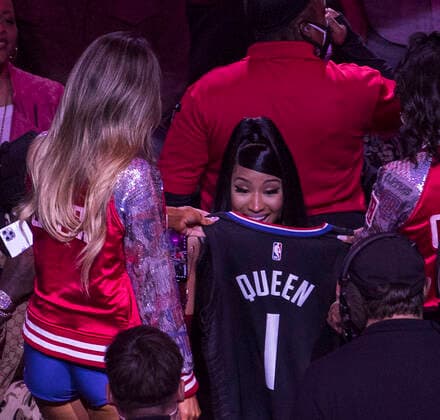February 3, 2022, Los Angeles, California, USA: Rapper Nicki Minaj receives a custom Los Angeles Clippers jersey during the NBA game of the Los Angeles Clippers versus the Los Angeles Lakers on Thursday February 3, 2022 at Crypto.com Arena in Los Angeles, California. Clippers defeat Lakers, 111-110. ARIANA RUIZ PI Los Angeles USA - ZUMAp124 1009535557st Copyright: xArianaxRuizx