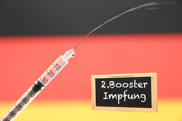 Stock- und Symbolbilder I 03.02.2022 Thema: Booster-Impfung, Booster, weitere Auffrischungsimpfung, Auffrischung, 4. Impfung, 2. Booster Impfung, zweite Booster Impfung, Doppel Booster Hamburg Neugraben Hamburg Deutschland Copyright: xLobeca FelixxSchlikisx