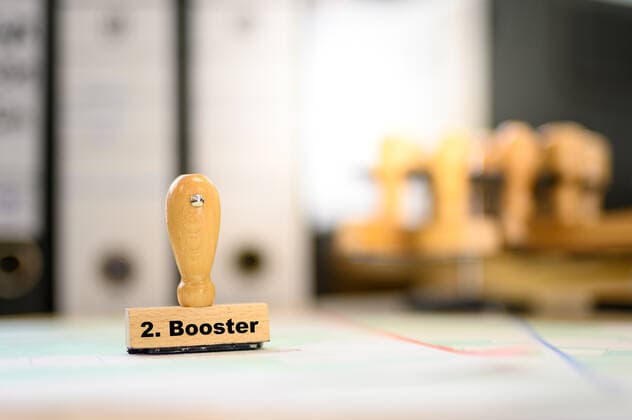 Stock- und Symbolbilder I 03.02.2022 Thema: Booster-Impfung, Booster, weitere Auffrischungsimpfung, Auffrischung, 4. Impfung, 2. Booster Impfung, zweite Booster Impfung, Doppel Booster Hamburg Neugraben Hamburg Deutschland Copyright: xLobeca FelixxSchlikisx