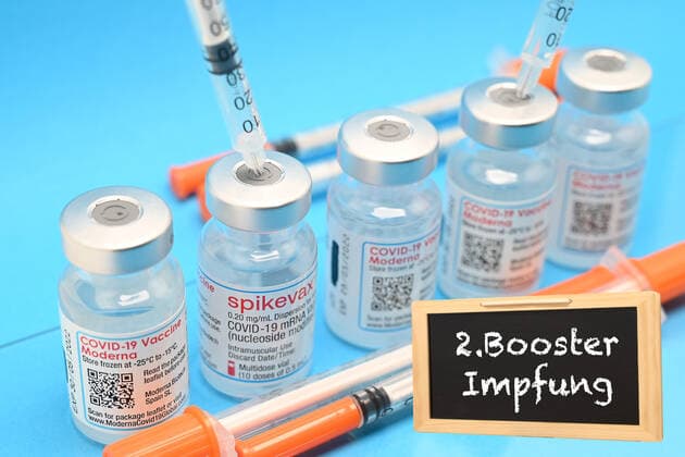 Stock- und Symbolbilder I 03.02.2022 Thema: Booster-Impfung, Booster, weitere Auffrischungsimpfung, Auffrischung, 4. Impfung, 2. Booster Impfung, zweite Booster Impfung, Doppel Booster Hamburg Neugraben Hamburg Deutschland Copyright: xLobeca FelixxSchlikisx