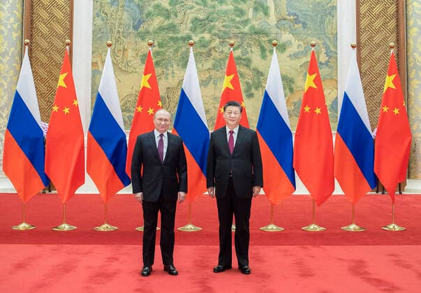 News Bilder des Tages (220204) -- BEIJING, Feb. 4, 2022 -- Chinese President Xi Jinping holds talks with Russian President Vladimir Putin at the Diaoyutai State Guesthouse in Beijing, capital of China, Feb. 4, 2022. ) CHINA-BEIJING-XI JINPING-RUSSIA-PUTIN-TALKS (CN) LixTao 