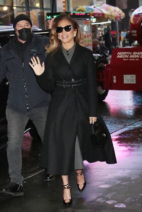 Bilder des Jahres 2022, Entertainment 02 Februar Entertainment Themen der Woche KW05 NEW YORK, NY- February 04: Jennifer Lopez visits MTV studios to promote her new movie Marry Me on February 04, 2022 in New York City. Copyright: xRWx