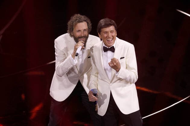 Foto IPP Andrea Oldani Sanremo 04-02-2022 72Â° Festival della canzone italiana di Sanremo quarta serata Nella foto : Lorenzo Jovanotti e Gianni Morandi italyphotopress world copyright  0
