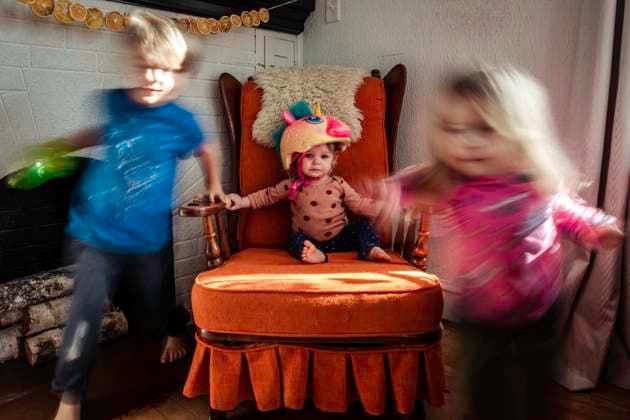 Little sister with crazy siblings Milwaukee, Wisconsin, United States CR_AZBI220202-914406-01 ,model released, Symbolfoto